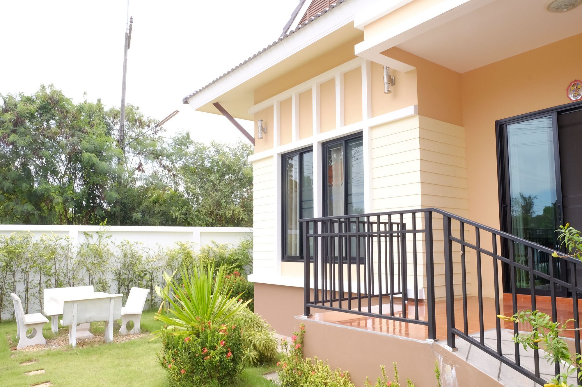Ban Sumalai Hotel Rayong Exterior photo